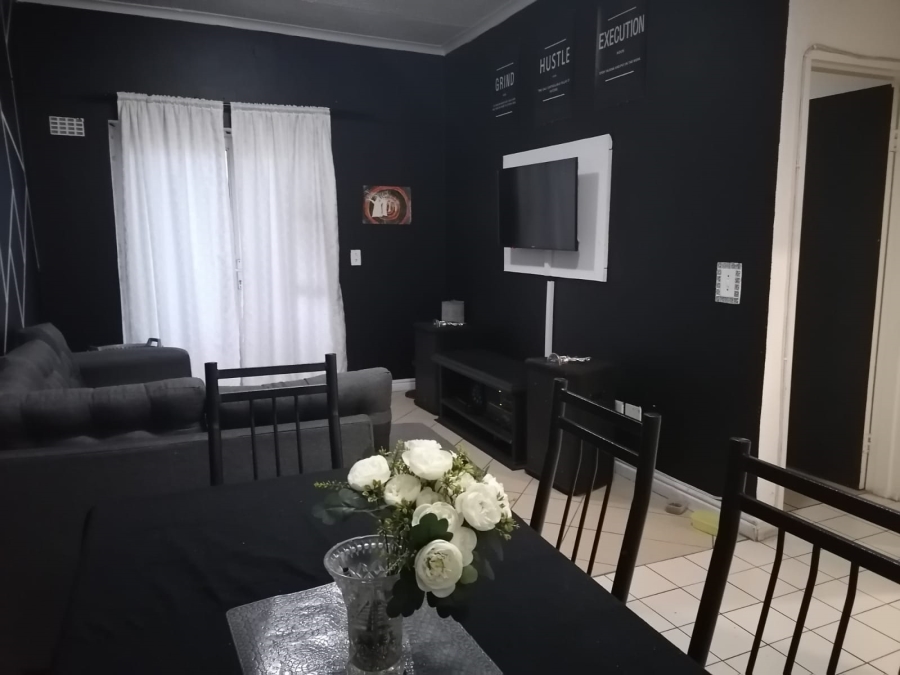 To Let 2 Bedroom Property for Rent in Athlone Western Cape